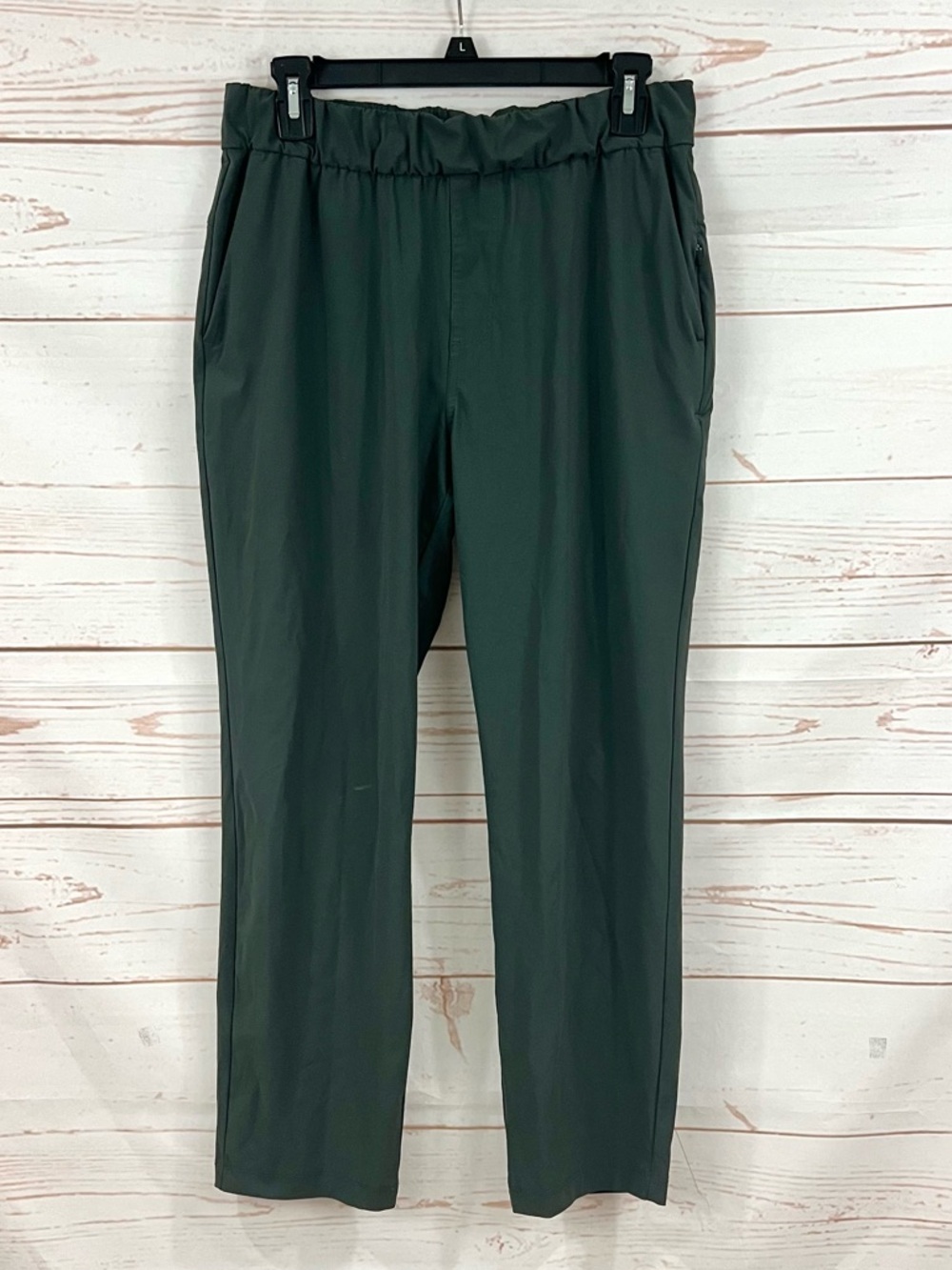 Vuori Miles Ankle Pants Activewear Athleisure Athletic in Moss